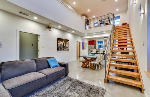 Holly House | Downtown Austin Luxury House with Hot Tub + Golf Green + Fire Pit +Patio Misters