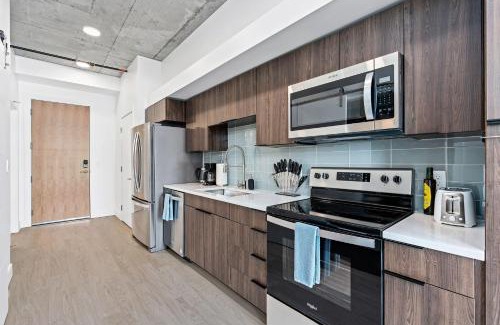 Rio Grande Apartment | Downtown beauty-PoolHotTubGym-near SaltPalace-View