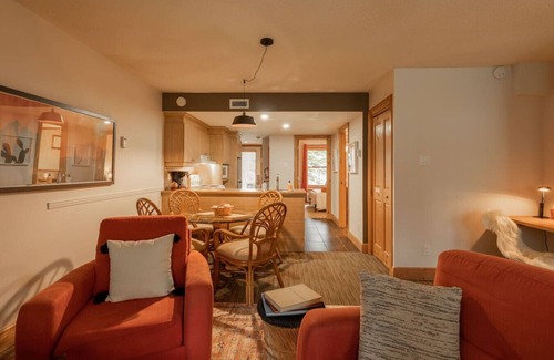 Mont-Tremblant Condo | Downtown Bike in/out Water Play/Park Shuttle