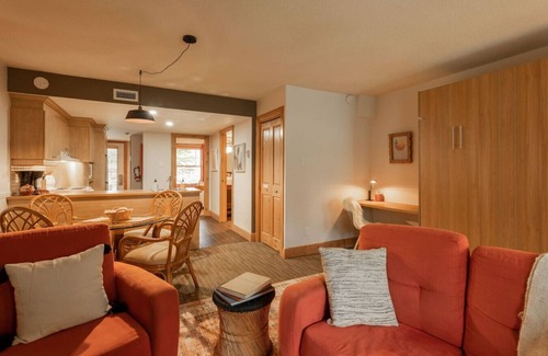 Mont-Tremblant Condo | Downtown Bike in/out Water Play/Park Shuttle