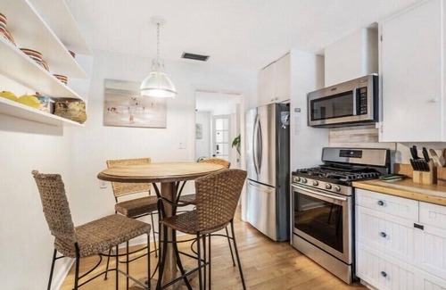 Ringling Park House | * Downtown Bungalow *Beaches/Restaurants/Cafes*Just Minutes away!