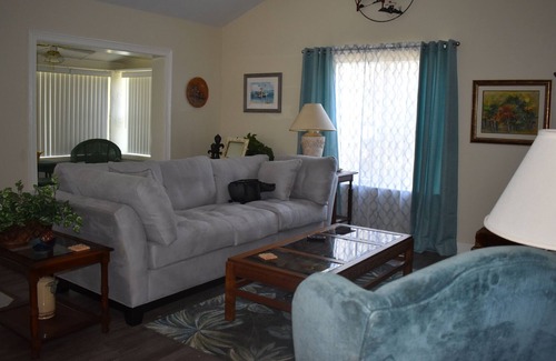 Williston House | Downtown Bungalow - Easy walking distance to Restaurants and Shops.