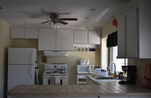 Williston House | Downtown Bungalow - Easy walking distance to Restaurants and Shops.