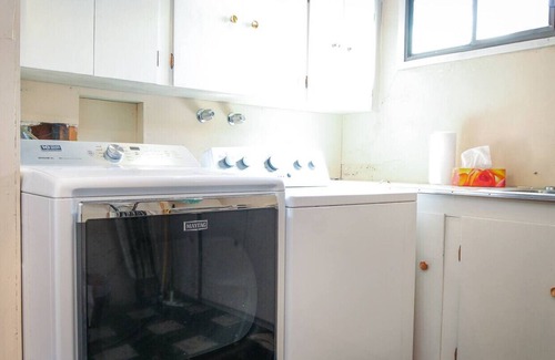 Baker City Apartment | Downtown Bungalow - Sleeps 8!