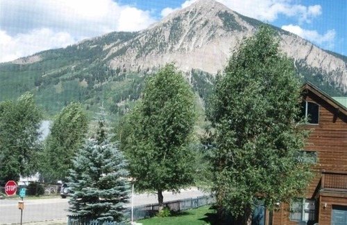 Crested Butte House | Downtown C B, Contemporary, Sunny 2BR, 2 BA, Stunning Views