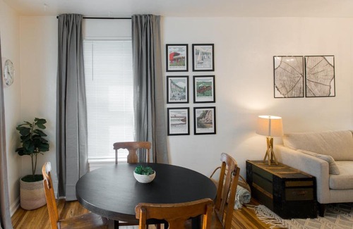 Ames Apartment | Downtown & Campus Wifi W D Netflix 2Br 1Ba