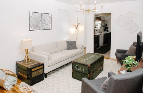 Ames Apartment | Downtown & Campus Wifi W D Netflix 2Br 1Ba