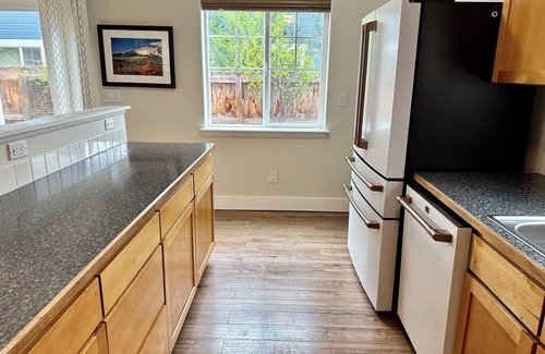 Carbondale House | Downtown Carbondale Duplex with Enclosed Yard, no cleaning fee