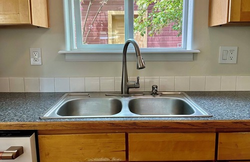 Carbondale House | Downtown Carbondale Duplex with Enclosed Yard, no cleaning fee
