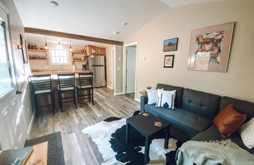 Cody House | Downtown Casita, recently renovated, charming 1 bedroom, with parking and a gas grill!