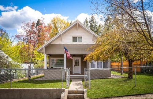 Garden District House | Downtown CDA 3BR 2B with Workspace 8 guests