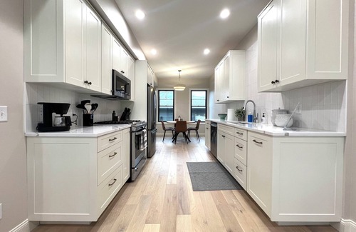 Cedar Falls House | Downtown Cedar Falls Historic Brownstone!