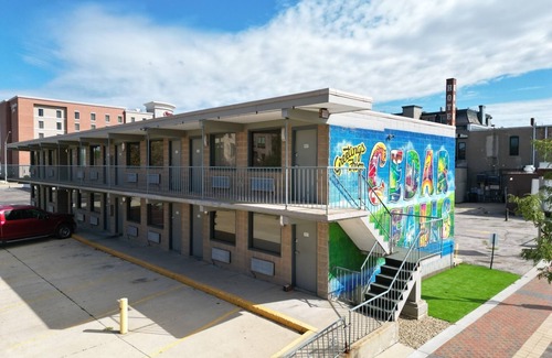 Cedar Falls Apartment | Downtown CF Studio - Free Gated Parking! 521