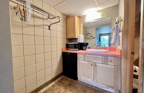 Cedar Falls Apartment | Downtown CF Studio - Free Gated Parking! 521
