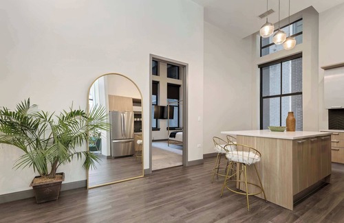 Downtown Chicago Apartment | Downtown Charm: 2BR, Comfort, Great Amenities