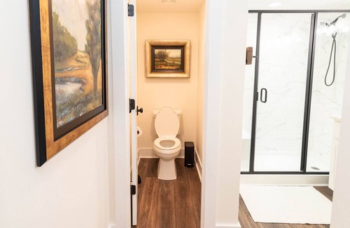 Georgetown Apartment | Downtown Charm And Breakfast Too