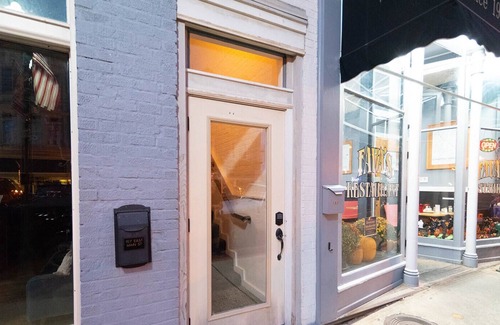 Georgetown Apartment | Downtown Charm And Breakfast Too