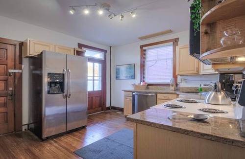 Downtown House | Downtown Charm: Pets Welcomenn