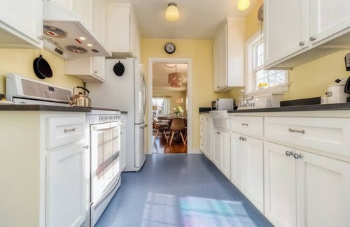 Walla Walla House | Downtown Charmer · Downtown Charmer, cozy cottage for up to 4 people