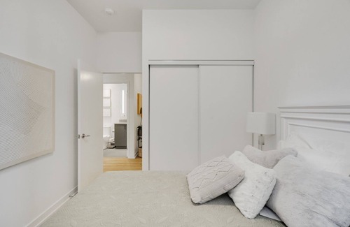 King West Village Condo | Downtown Condo! Walk to Lake, Exhibition, BMO, Budweiser & GO.