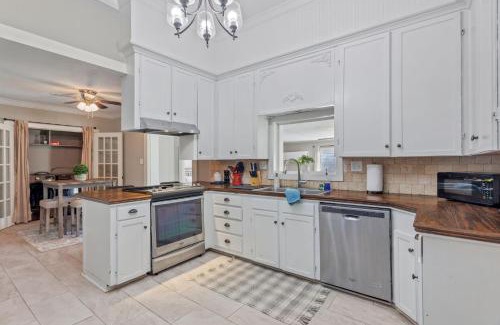 Lake Charles House | Downtown Cottage in Lake Charles LA