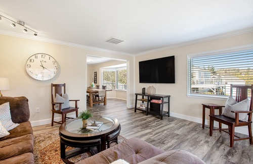 Gig Harbor Cottage | Downtown cottage with yard, deck, grill, sunroom, & WiFi - walk to town