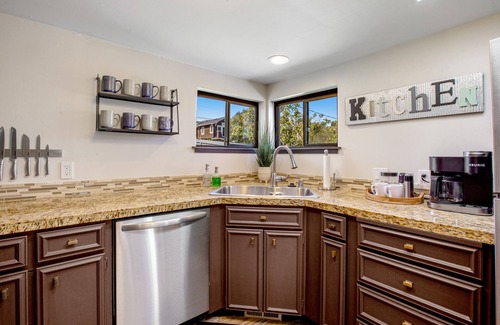 Gig Harbor Cottage | Downtown cottage with yard, deck, grill, sunroom, & WiFi - walk to town