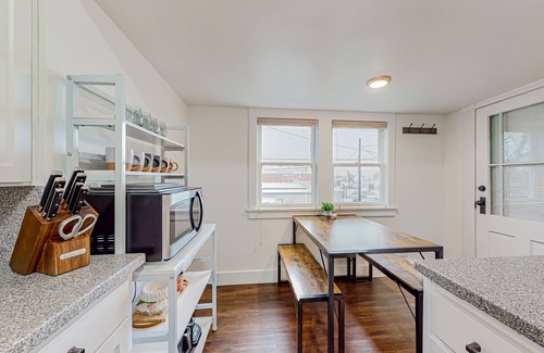 The Dalles House | Downtown cottage with furnished porch, video games, central AC, & W/D