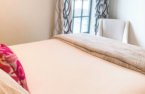 Covington Apartment | Downtown Covington private apartment in upscale neighborhood.
