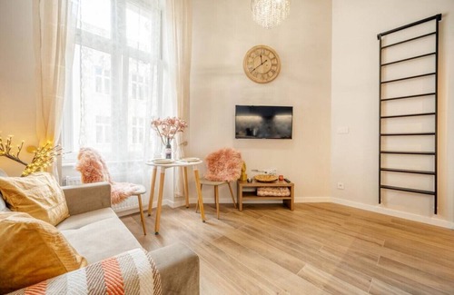 Srodmiescie Apartment | Downtown Cozy Apartments by Rentujemy