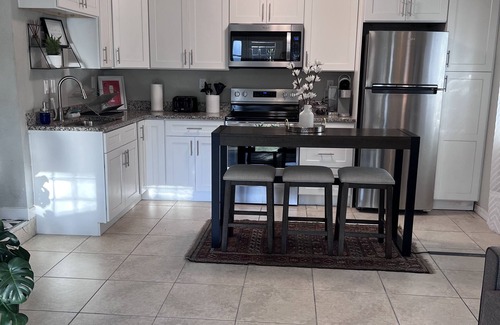 Lake Davis - Greenwood Apartment | Downtown Cozy/Modern Studio