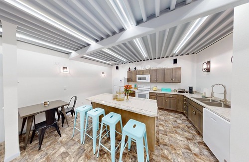Lander House | Downtown Creek Retreat! Fully Furnished with Great Work Space too!