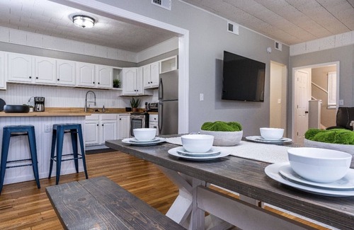 Downtown House | Downtown Delight