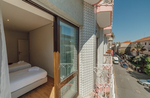 Uniao de Freguesias do Centro Apartment | DOWNTOWN DESIGN WITH BALCONY