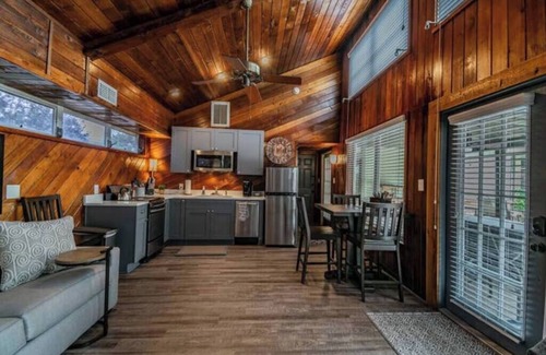 Dunedin House | Downtown Dunedin B&B/Sleeps 12!
