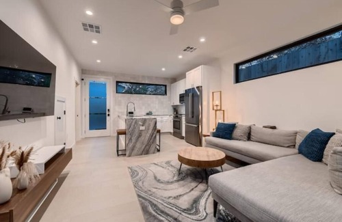 Blackshear-Prospect Hill House | Downtown East Austin, Rooftop Patio, Walk to Bars