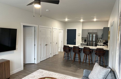Downtown Eau Claire Apartment | Downtown EC 2bdrm w/parking