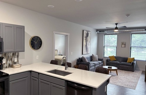 Downtown Eau Claire Apartment | Downtown EC 2bdrm w/parking