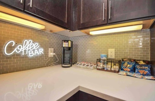 Central Business District Apartment | Downtown Elegance:Upscale Houston Retreat King Bed
