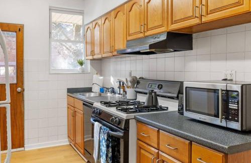 Squirrel Hill House | Downtown Escape: 3Br - Game/Movie room - Foosball