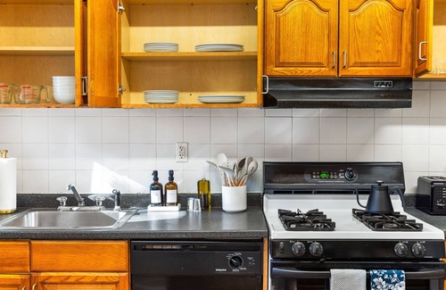 Squirrel Hill House | Downtown Escape: 3Br - Game/Movie Room - Foosball