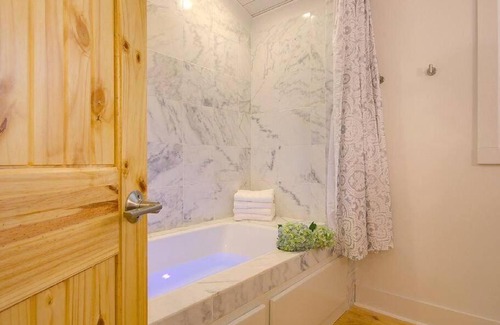 Fairhope House | Downtown Fairhope Cottage