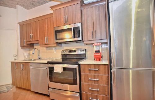 Quartier des Spectacles Apartment | Downtown Flat - Place des Arts Free Street Parking