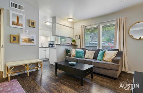 Clarksville Apartment | Downtown Free Parking Fully Equipped Kitchen