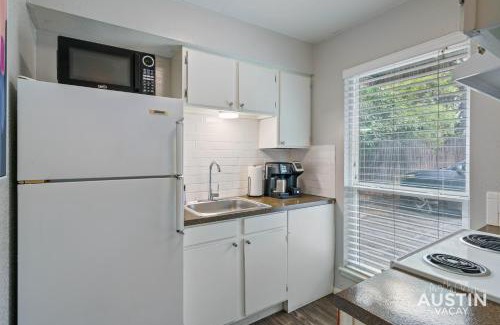 Clarksville Apartment | Downtown Free Parking Fully Equipped Kitchen