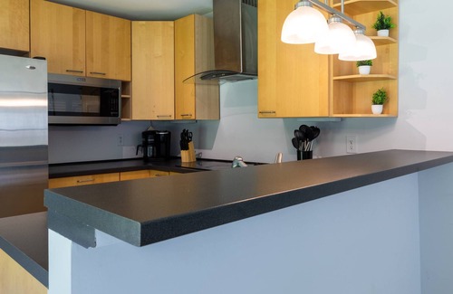 Gainesville Apartment | Downtown Gainesville | Private Terrace Apartment Close Medical Center | Perfect for Traveling Nurses