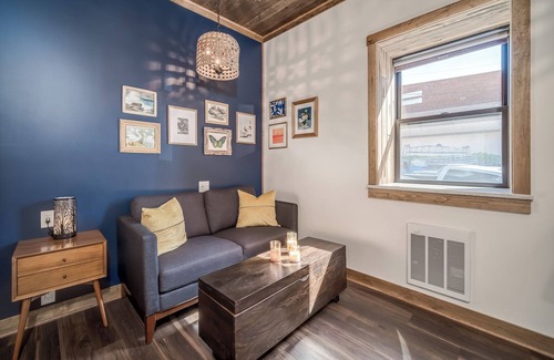 Prescott House | Downtown Gem: King Bed~Fireplace~Sofa