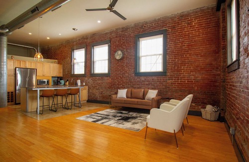 Evansville Apartment | Downtown Haven Retreat - 2 Bed/2 Bath Flat in the Heart of Downtown - Sleeps 4
