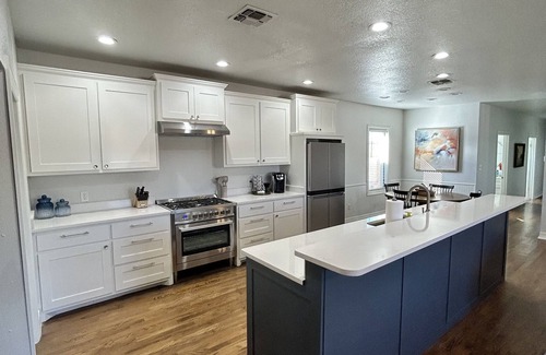 Graham Apartment | Downtown Hideaway - Minutes from PK Lake, Graham Lake & many more attractions.