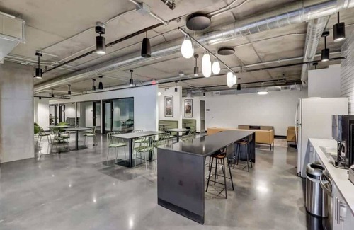 Downtown Phoenix Apartment | Downtown Highrise STU | Sky Pool, Parking, Gym 06